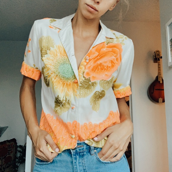 Vintage Tops - Vintage floral blouse